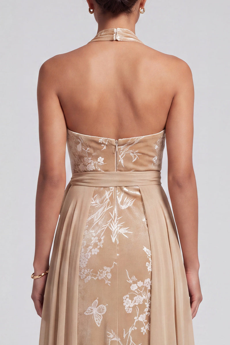 Laden Sie das Bild in den Galerie-Viewer, Champagner Samt Neckholder Gerafftes Jacquard Langes Mutter der Braut Kleid mit Schärpe