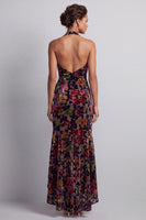 Laden Sie das Bild in den Galerie-Viewer, Schwarzes Samt Blumen Neckholder Hoch niedrig Asymmetrisch A-Linie Mutter der Braut Kleid mit Schlitz