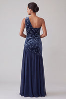 Laden Sie das Bild in den Galerie-Viewer, Marineblaues Samt Einschulter Asymmetrisches Chiffon Meerjungfrau Zerrafftes Mutter der Braut Kleid