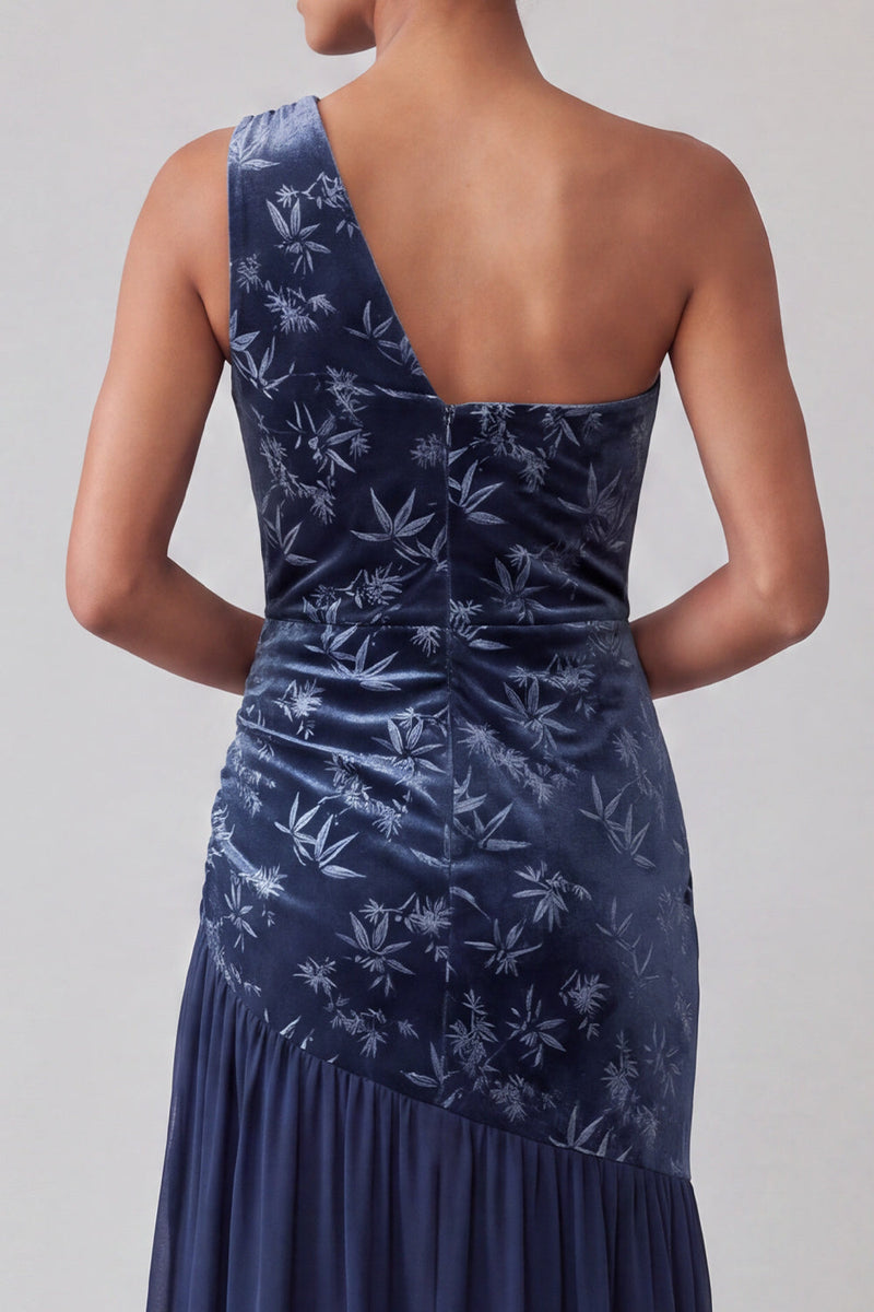 Laden Sie das Bild in den Galerie-Viewer, Marineblaues Samt Einschulter Asymmetrisches Chiffon Meerjungfrau Zerrafftes Mutter der Braut Kleid
