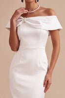 Laden Sie das Bild in den Galerie-Viewer, Off-the-shoulder weißes Midi-Verlobungskleid mit Sheath Pearls