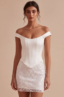 Laden Sie das Bild in den Galerie-Viewer, Off-the-shoulder floraler Spitzen-Bodycon Mini-Kleines Weißes Kleid