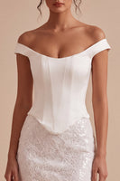 Laden Sie das Bild in den Galerie-Viewer, Off-the-shoulder floraler Spitzen-Bodycon Mini-Kleines Weißes Kleid