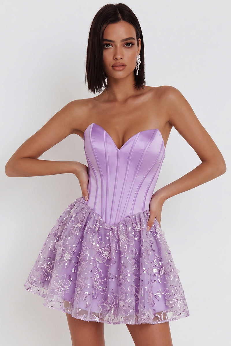 Laden Sie das Bild in den Galerie-Viewer, Fliederfarbene Korsett-Pailletten Appliquen Satin A-Linie trägerloses kurzes Homecoming-Kleid