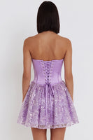 Laden Sie das Bild in den Galerie-Viewer, Fliederfarbene Korsett-Pailletten Appliquen Satin A-Linie trägerloses kurzes Homecoming-Kleid