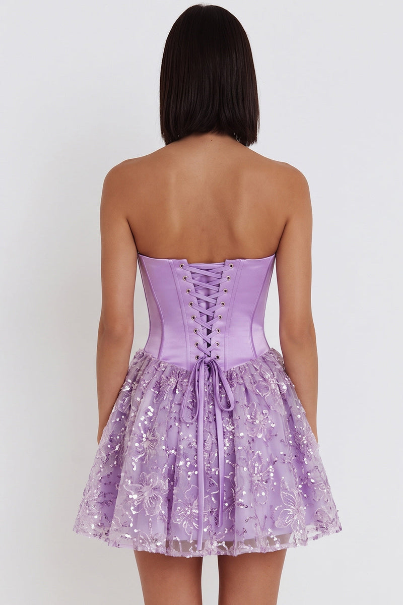 Laden Sie das Bild in den Galerie-Viewer, Fliederfarbene Korsett-Pailletten Appliquen Satin A-Linie trägerloses kurzes Homecoming-Kleid