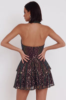 Laden Sie das Bild in den Galerie-Viewer, Glitzerndes schwarzes Neckholderhals mit gestuftem Rüschen, Pailletten, kurzes Cocktailkleid