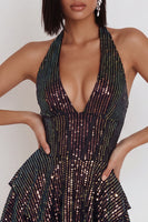 Laden Sie das Bild in den Galerie-Viewer, Glitzerndes schwarzes Neckholderhals mit gestuftem Rüschen, Pailletten, kurzes Cocktailkleid