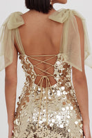 Laden Sie das Bild in den Galerie-Viewer, Glitzernde Champagner-Pailletten Bodycon Kurzes Homecoming-Kleid mit Schleifenträgern