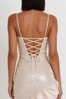 Laden Sie das Bild in den Galerie-Viewer, Elfenbeinfarbener Cowl-Ausschnitt mit asymmetrischem Rüschen mit hoch-niedrigem Saum und Pailletten-Sheath Midi-Cocktailkleid