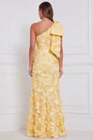 Laden Sie das Bild in den Galerie-Viewer, Narzissenscheide mit einer Schulter mit Blumenapplikation und langem Brautjungfernkleid mit Schleife