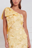 Laden Sie das Bild in den Galerie-Viewer, Narzissenscheide mit einer Schulter mit Blumenapplikation und langem Brautjungfernkleid mit Schleife
