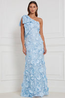 Laden Sie das Bild in den Galerie-Viewer, Narzissenscheide mit einer Schulter mit Blumenapplikation und langem Brautjungfernkleid mit Schleife