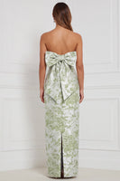 Laden Sie das Bild in den Galerie-Viewer, Sage Sheath Floral Trägerloses Langbrautjungfernkleid mit Schleife