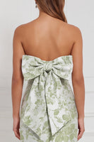 Laden Sie das Bild in den Galerie-Viewer, Sage Sheath Floral Trägerloses Langbrautjungfernkleid mit Schleife