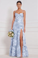 Laden Sie das Bild in den Galerie-Viewer, Hellblaues A-Linien-Sweetheart Floral-Langbrautjungfernkleid mit Schlitz