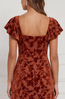 Laden Sie das Bild in den Galerie-Viewer, Braune Burnout Velvet Sheath Quadrathals Flatter-Ärmel Langes Brautjungfernkleid mit Seitenschlitz