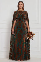 Laden Sie das Bild in den Galerie-Viewer, Schwarzes Burnout Velvet Sheath V-Ausschnitt Langes Brautjungfernkleid mit Umhang