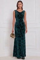 Laden Sie das Bild in den Galerie-Viewer, Olive Sheath Cowl Neck, Burnout Samt, langes Brautjungfernkleid