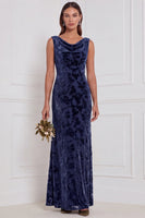 Laden Sie das Bild in den Galerie-Viewer, Olive Sheath Cowl Neck, Burnout Samt, langes Brautjungfernkleid