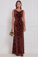 Laden Sie das Bild in den Galerie-Viewer, Olive Sheath Cowl Neck, Burnout Samt, langes Brautjungfernkleid