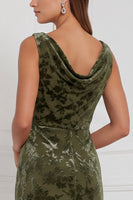 Laden Sie das Bild in den Galerie-Viewer, Olive Sheath Cowl Neck, Burnout Samt, langes Brautjungfernkleid