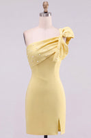 Laden Sie das Bild in den Galerie-Viewer, Gelbes Bodycon-Einschulter-Perlenbesetztes kurzes Homecoming-Kleid mit Schleifendetail