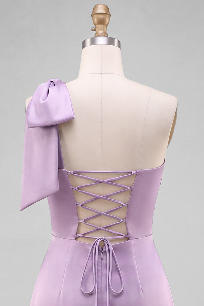 Laden Sie das Bild in den Galerie-Viewer, Gelbes Satin-Kurzabendkleid mit einer Schulter und Schleifendetail