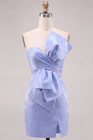 Laden Sie das Bild in den Galerie-Viewer, Hellblaues, trägerloses Satin-Kurzabendkleid mit Schleifendetail