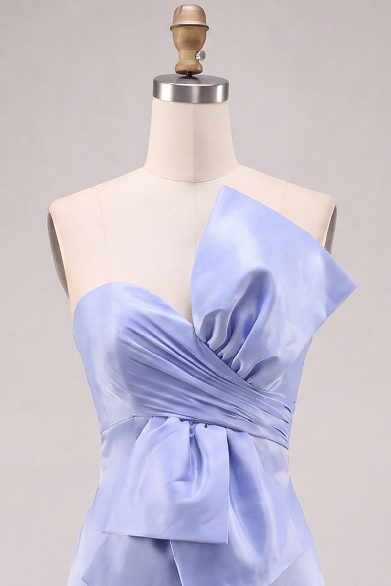 Laden Sie das Bild in den Galerie-Viewer, Hellblaues, trägerloses Satin-Kurzabendkleid mit Schleifendetail