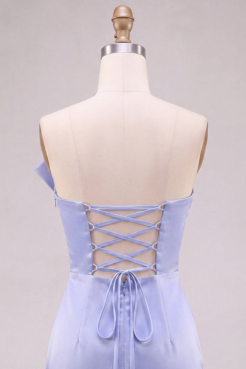 Laden Sie das Bild in den Galerie-Viewer, Hellblaues, trägerloses Satin-Kurzabendkleid mit Schleifendetail