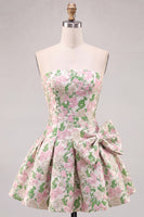Laden Sie das Bild in den Galerie-Viewer, Rosa A-Linie trägerloses, florales Jacquard Kurz-Homecoming-Kleid mit Schleife