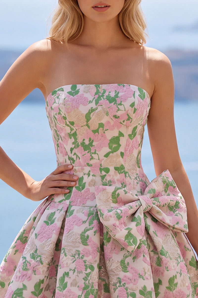 Laden Sie das Bild in den Galerie-Viewer, Rosa A-Linie trägerloses, florales Jacquard Kurz-Homecoming-Kleid mit Schleife