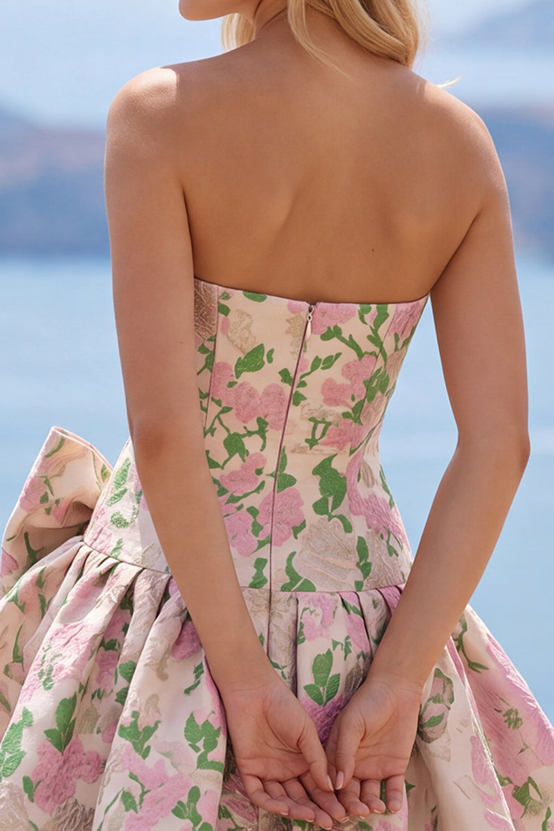 Laden Sie das Bild in den Galerie-Viewer, Rosa A-Linie trägerloses, florales Jacquard Kurz-Homecoming-Kleid mit Schleife