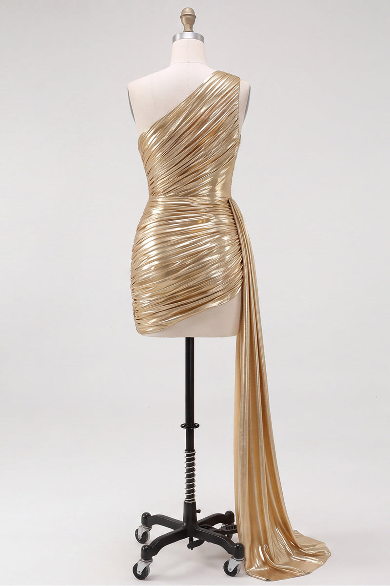 Laden Sie das Bild in den Galerie-Viewer, Goldenes, metallisches, einschulteriges, gerafftes kurzes Homecoming-Kleid mit Seitenschleppe