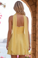 Laden Sie das Bild in den Galerie-Viewer, Gelbes A-Line-Perlenrand-Chiffon-Kurz-Homecoming-Kleid mit Schal
