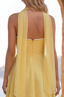 Laden Sie das Bild in den Galerie-Viewer, Gelbes A-Line-Perlenrand-Chiffon-Kurz-Homecoming-Kleid mit Schal