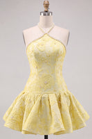 Laden Sie das Bild in den Galerie-Viewer, Buttergelbes, blumiges Jacquard-Neckholder-Kurzes Homecoming-Kleid mit Perlenverzierungen