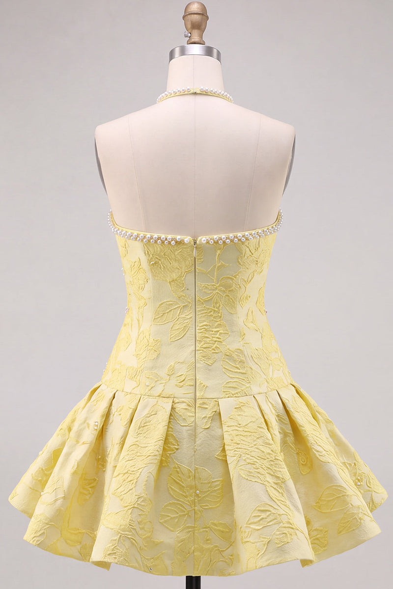 Laden Sie das Bild in den Galerie-Viewer, Buttergelbes, blumiges Jacquard-Neckholder-Kurzes Homecoming-Kleid mit Perlenverzierungen