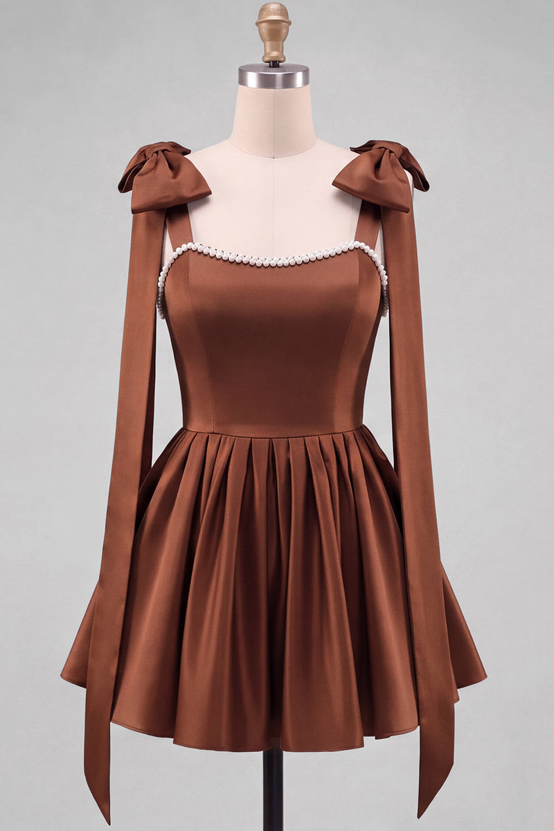 Laden Sie das Bild in den Galerie-Viewer, Buttergelbes A-Line Satin-Perlen-Trim-Mini-Homecoming-Kleid mit Fliege-Schulterriemen