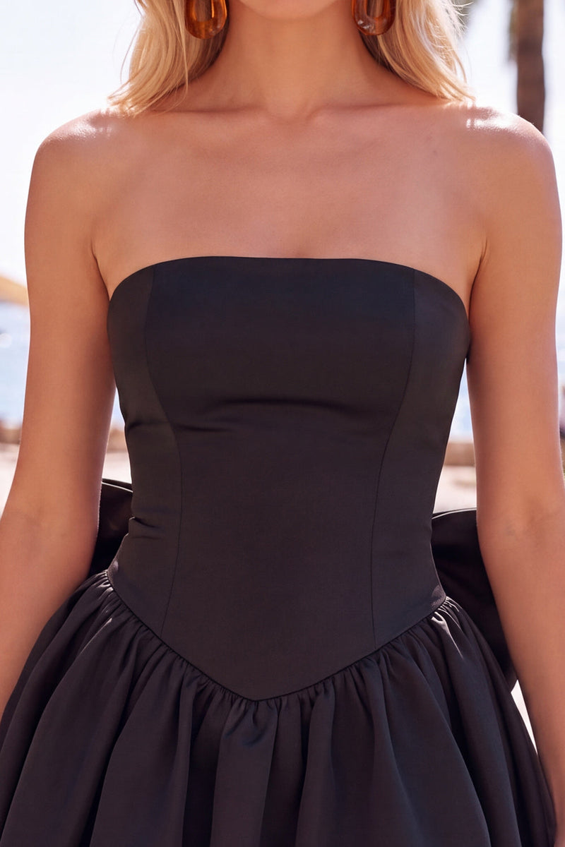 Laden Sie das Bild in den Galerie-Viewer, Schwarzes Trägerloses A-Linie Kurzes Abendkleid mit Rückenschleife
