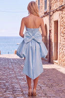 Laden Sie das Bild in den Galerie-Viewer, Schwarzes Trägerloses A-Linie Kurzes Abendkleid mit Rückenschleife