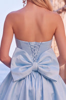 Laden Sie das Bild in den Galerie-Viewer, Schwarzes Trägerloses A-Linie Kurzes Abendkleid mit Rückenschleife