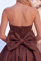 Laden Sie das Bild in den Galerie-Viewer, Schwarzes Trägerloses A-Linie Kurzes Abendkleid mit Rückenschleife