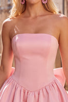 Laden Sie das Bild in den Galerie-Viewer, Schwarzes Trägerloses A-Linie Kurzes Abendkleid mit Rückenschleife