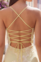 Laden Sie das Bild in den Galerie-Viewer, Gelbes Bodycon Korsett Blumenstickerei Kurzes Abendkleid mit Schnürung hinten