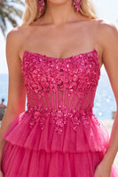 Laden Sie das Bild in den Galerie-Viewer, Fuchsia A Linie Korsett Trägerloses Gestuftes Kurzes Abendkleid mit Spitzenapplikationen