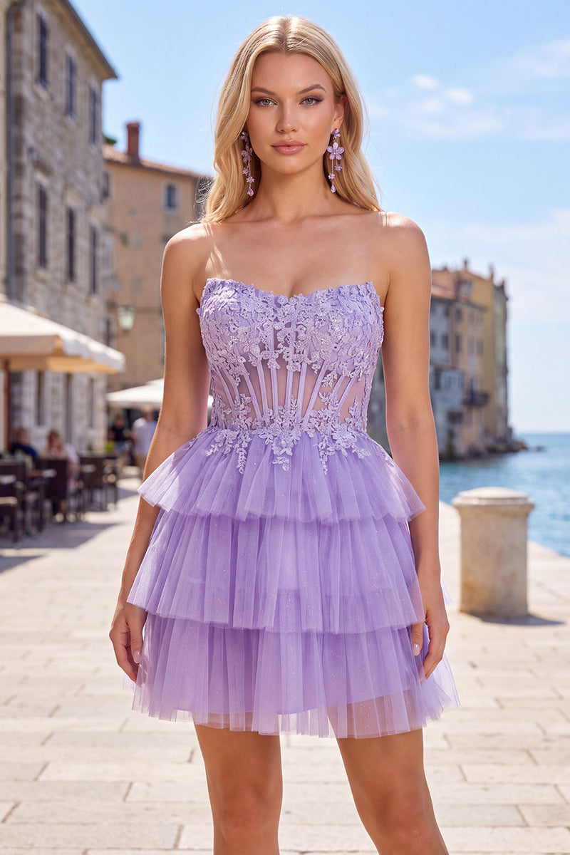 Laden Sie das Bild in den Galerie-Viewer, Fuchsia A Linie Korsett Trägerloses Gestuftes Kurzes Abendkleid mit Spitzenapplikationen