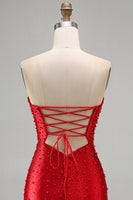 Laden Sie das Bild in den Galerie-Viewer, Glitzerndes Rotes Bodycon Trägerloses Kurzes Abendkleid mit Perlen