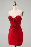 Laden Sie das Bild in den Galerie-Viewer, Rotes Bodycon trägerloses, perlenbesetztes Paillettenkorsett Kurzes Homecoming-Kleid mit Spitze